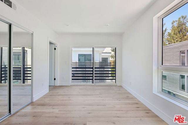 2111 1/2 Holly Drive, Los Angeles CA: https://media.crmls.org/mediaz/bdc62735-d169-4eb8-9ce3-6dc5100ba207.jpg