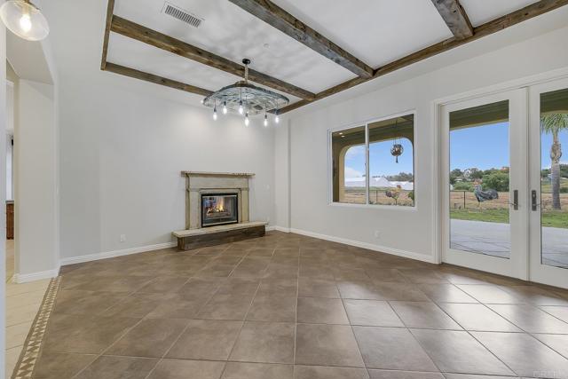1508 Sequoia Lane, Vista CA: https://media.crmls.org/mediaz/bdc6ce93-750d-4723-9f2e-ff441d8d4aec.jpg
