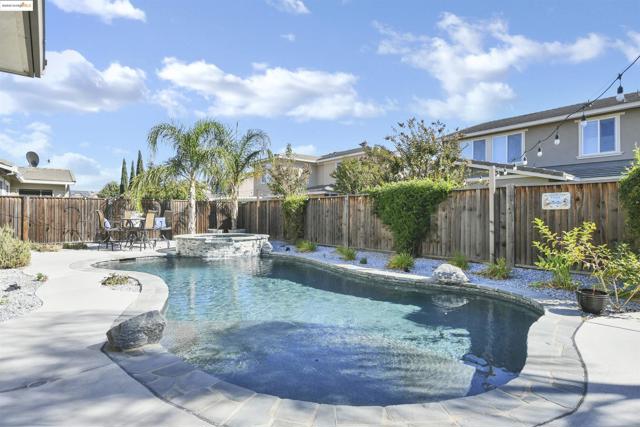 847 Dunmore St, Oakley CA: https://media.crmls.org/mediaz/bdc731aa-ccc9-413b-8ad6-c631fd96d08a.jpg