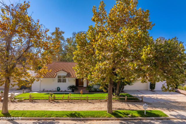 952 Carefree Drive, Simi Valley CA: https://media.crmls.org/mediaz/bdc79876-8b04-4efc-8875-43f1296f6a21.jpg