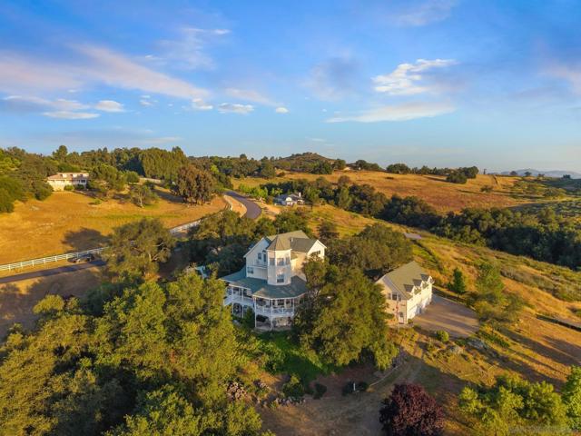 24665 Rancho Santa Teresa Dr, Ramona CA: https://media.crmls.org/mediaz/bdc83f50-13a9-4655-b711-361357b9cb57.jpg