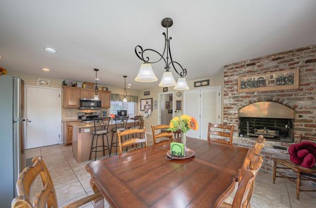914 Junipero Way, Salinas CA: https://media.crmls.org/mediaz/bdc8851a-4f0d-4080-8367-80e81376d424.jpg