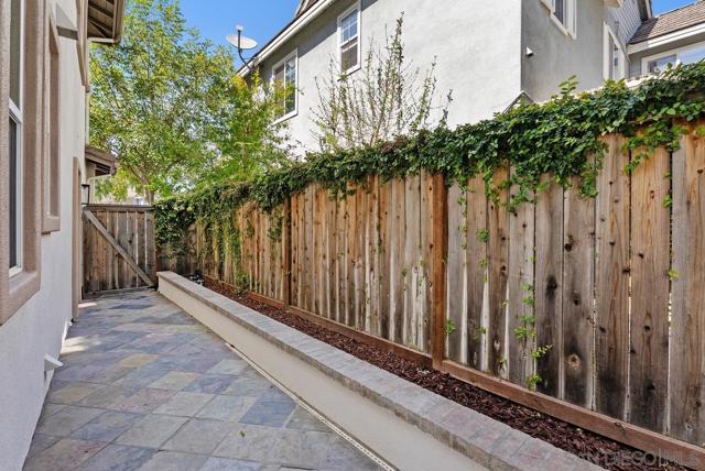 6 Reston Way, Ladera Ranch CA: https://media.crmls.org/mediaz/bdc88f81-b5b1-4f9d-92bc-8b56b760acfd.jpg