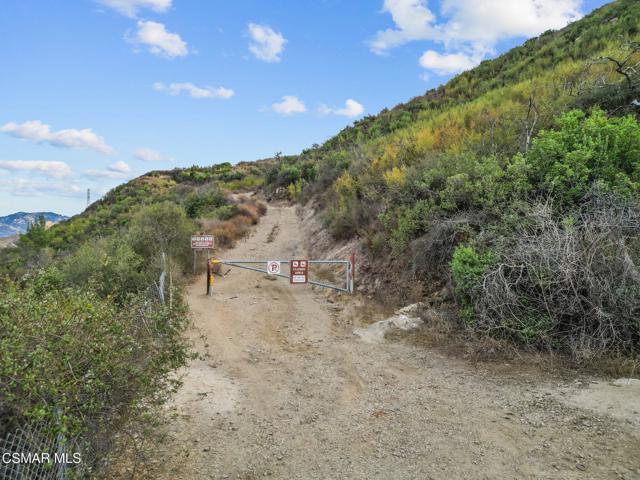 1561 Lookout Drive, Agoura Hills CA: https://media.crmls.org/mediaz/bdc9b1a2-a332-482e-83c0-77d31b1ea115.jpg
