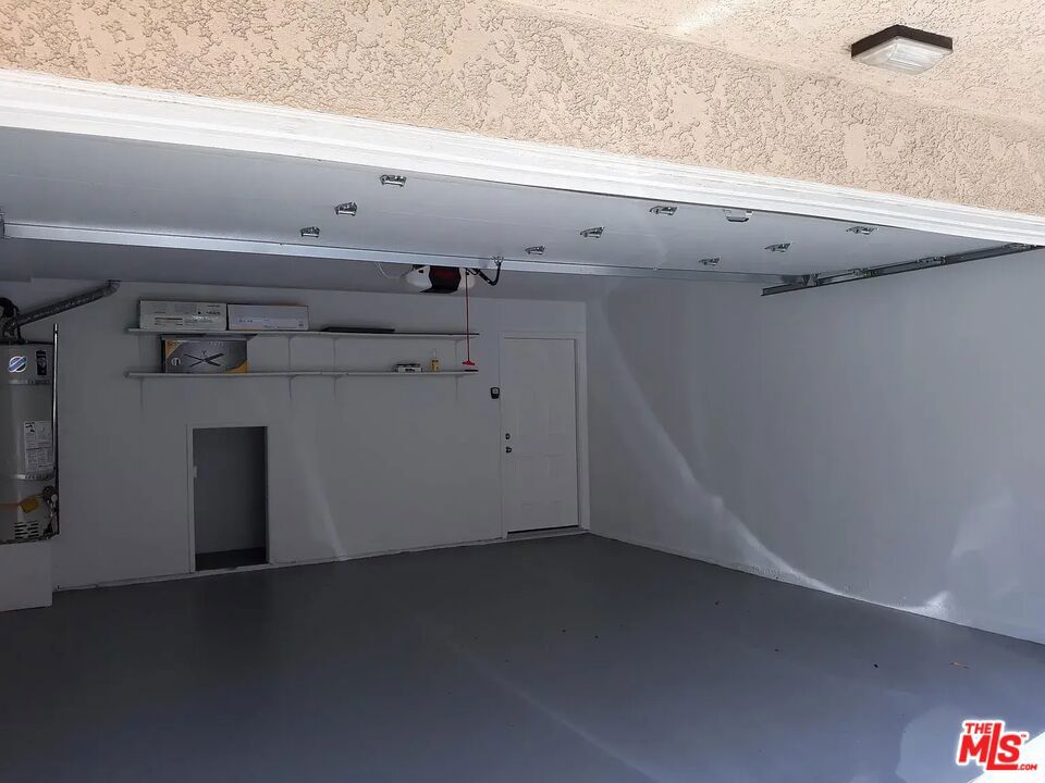 https://media.crmls.org/mediaz/bdca2145-2c59-41cd-83d6-0d03ec8c3ae4.jpg?preset=X-Large