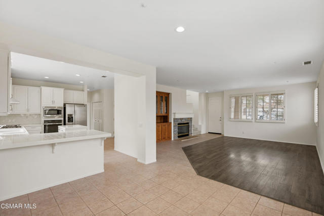 1532 Lorena Drive, Oxnard CA: https://media.crmls.org/mediaz/bdca3d75-9fa8-4b31-80de-d88fe8955ae6.jpg