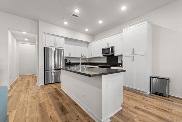 2055 Bravo Loop, Chula Vista CA: https://media.crmls.org/mediaz/bdca8e25-3e7b-4678-985c-a7800191ac85.jpg