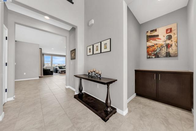 2859 Wylin Blvd, Lathrop CA: https://media.crmls.org/mediaz/bdcb180d-7005-4b34-89b4-98a783ade9e6.jpg