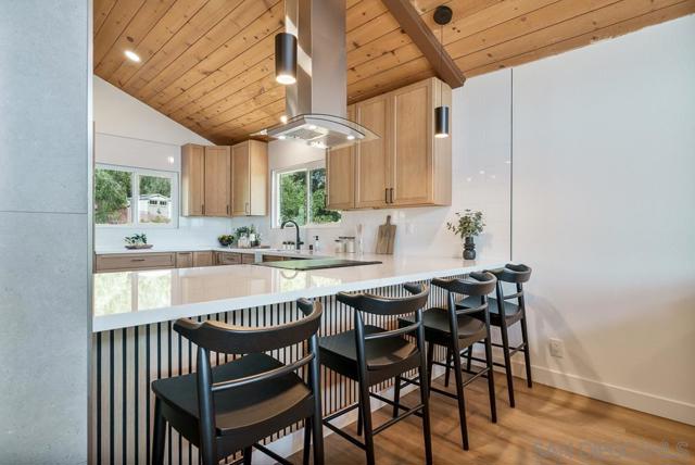 2927 Lawrence Ln, Escondido CA: https://media.crmls.org/mediaz/bdcc28bd-202f-4bec-a4b1-902dd113a64a.jpg