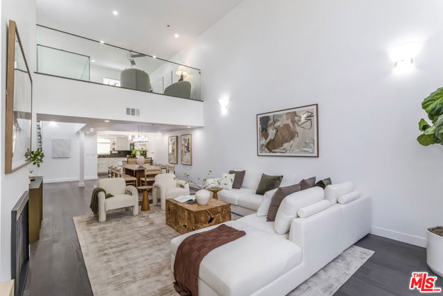 410 S Barrington Avenue, Los Angeles CA: https://media.crmls.org/mediaz/bdcc3a7e-25a7-40ac-bf1c-e0d2c2e9859f.jpg
