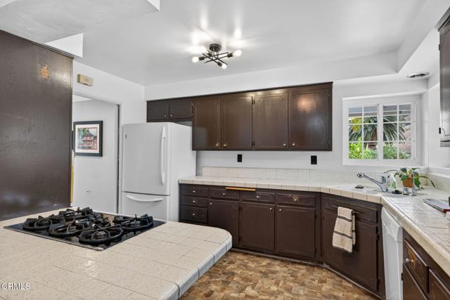 1018 Via Arroyo, Ventura CA: https://media.crmls.org/mediaz/bdcc59ab-9314-4efd-8181-f99badf40fd9.jpg