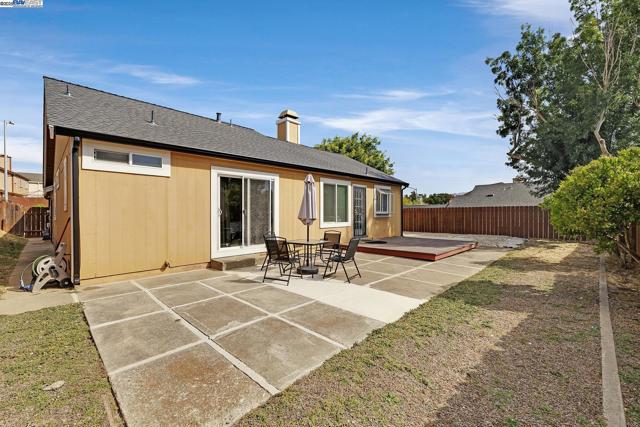 106 Fieldstone Way, Vallejo CA: https://media.crmls.org/mediaz/bdccbff4-cc2c-4f3a-a690-fb1f33e653f9.jpg