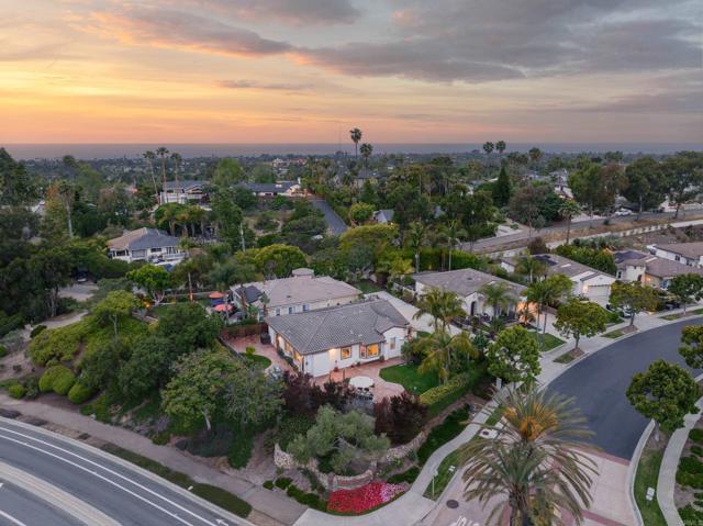 1002 ALEXANDRA LANE, Encinitas CA: https://media.crmls.org/mediaz/bdccd63e-ee5e-454c-bc11-8bdc6f7d8cd1.jpg