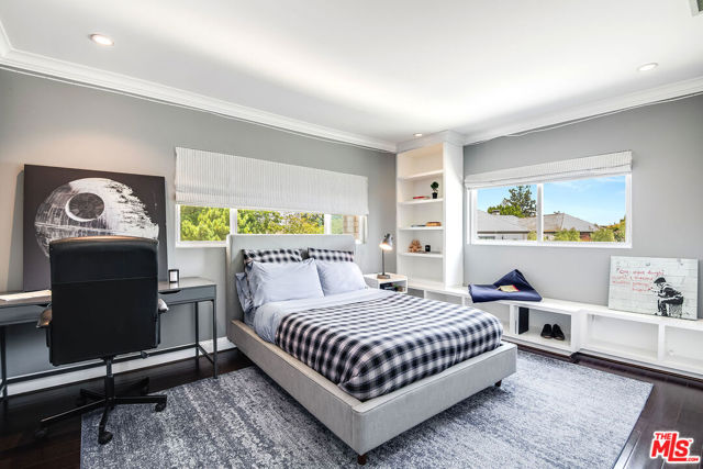 8407 Skyline Drive, Los Angeles CA: https://media.crmls.org/mediaz/bdcdef6b-3f59-4387-ba76-5f2946b03f2e.jpg