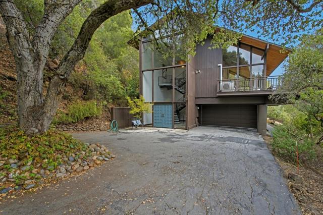 435 Golden Oak Drive, Portola Valley CA: https://media.crmls.org/mediaz/bdce1582-cfcf-4eca-8d00-4355c93b76b8.jpg