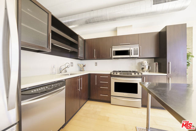 1100 S Hope Street, Los Angeles CA: https://media.crmls.org/mediaz/bdce4eb1-f221-497e-acf2-52b060552468.jpg