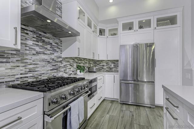 617 9Th St, Coronado CA: https://media.crmls.org/mediaz/bdce948c-cefd-42c9-a6d3-09b67e2a4930.jpg