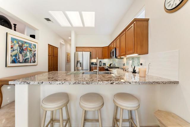 78325 Cloveridge Way, Palm Desert CA: https://media.crmls.org/mediaz/bdceaa04-7e01-4527-aec9-2c338981c4cc.jpg