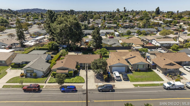 8365 Lake Adlon DR, San Diego CA: https://media.crmls.org/mediaz/bdcec27d-855c-4f58-8959-fa305c590e43.jpg