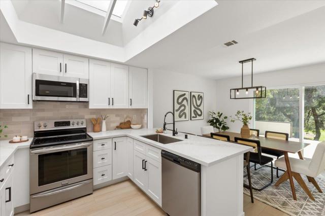 1259 La Casa Drive, San Marcos CA: https://media.crmls.org/mediaz/bdcede22-96dd-4798-82cf-ea5adafd28e9.jpg