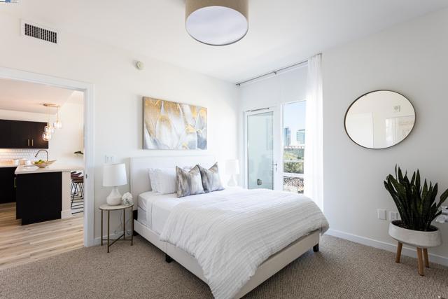 222 Broadway, Oakland CA: https://media.crmls.org/mediaz/bdd02e5b-95e6-4a41-89c9-35fddfac3709.jpg