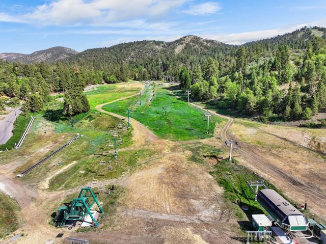574 Lucerne Drive Drive, Big Bear CA: https://media.crmls.org/mediaz/bdd0bf87-ac84-48d2-95ff-bbf1f3e12433.jpg