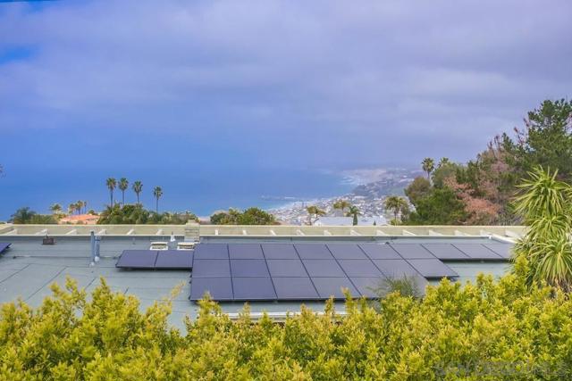 7255 Via Capri, La Jolla CA: https://media.crmls.org/mediaz/bdd0f53b-501d-4f83-a1c0-35d1c506d5f4.jpg