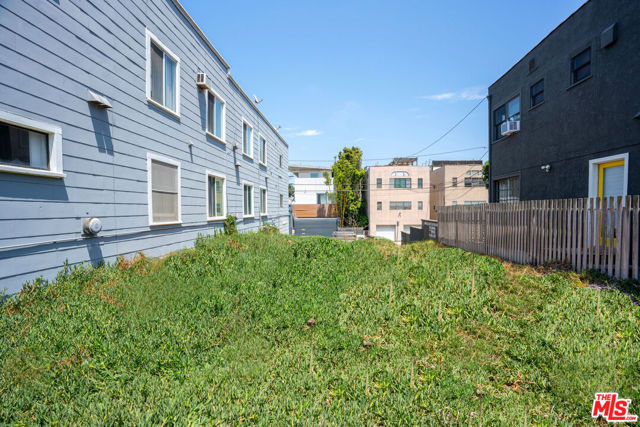 1816 Pacific Avenue, Venice CA: https://media.crmls.org/mediaz/bdd12290-a797-4a8e-a27a-cb6808c6d1c7.jpg