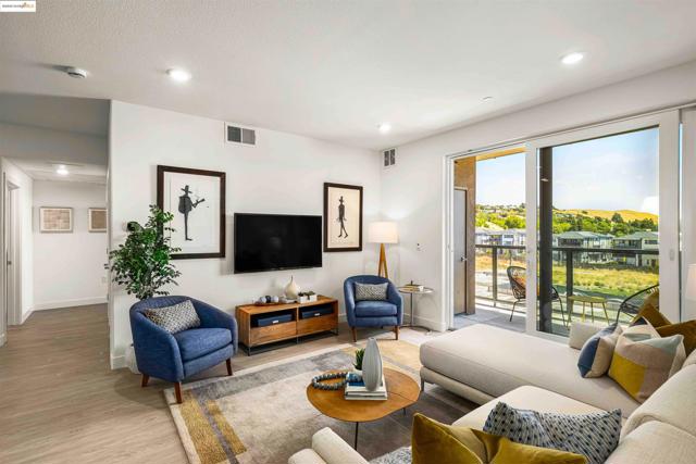500 Somi Ct, Hayward CA: https://media.crmls.org/mediaz/bdd17cb1-77aa-40c7-b486-107129484ef7.jpg