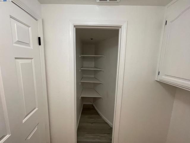 706 Widgeon St, Foster City CA: https://media.crmls.org/mediaz/bdd1bc7e-045e-44b2-990d-cd1b2d492afd.jpg