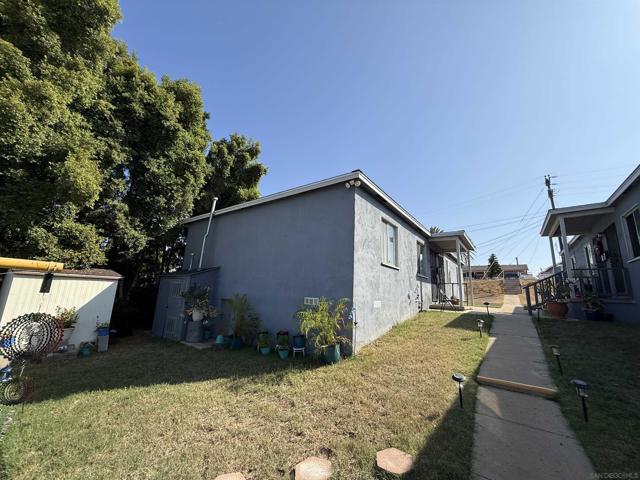 2722 2724 B Avenue, National City CA: https://media.crmls.org/mediaz/bdd221f7-4975-4572-b55a-a286e4ac8156.jpg