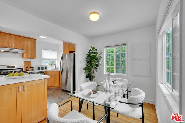828 Hill Street, Santa Monica CA: https://media.crmls.org/mediaz/bdd28501-0e16-4f94-86f8-015ec96a3aab.jpg