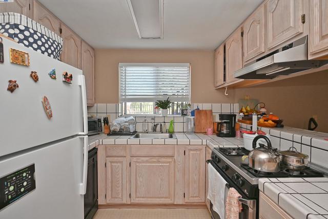 38 Saint Stephens Dr., Orinda CA: https://media.crmls.org/mediaz/bdd3001f-43ae-4d31-99a5-043335c2f71f.jpg