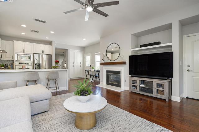 Image 11 of 42 For 122 Center Ct