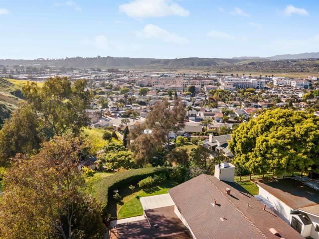 201 Foussat Rd, Oceanside CA: https://media.crmls.org/mediaz/bdd3959c-0a6c-448b-9ec5-567e9f94c432.jpg