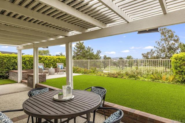 1219 Countrywood Lane, Vista CA: https://media.crmls.org/mediaz/bdd3ebe2-1cf3-4fb8-a424-1f0c021e4221.jpg