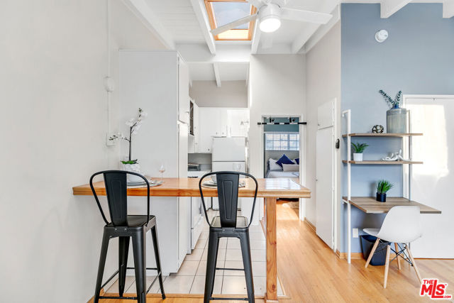 313 Mildred Avenue, Venice CA: https://media.crmls.org/mediaz/bdd49cbc-107e-4fe6-a050-304d028830d1.jpg