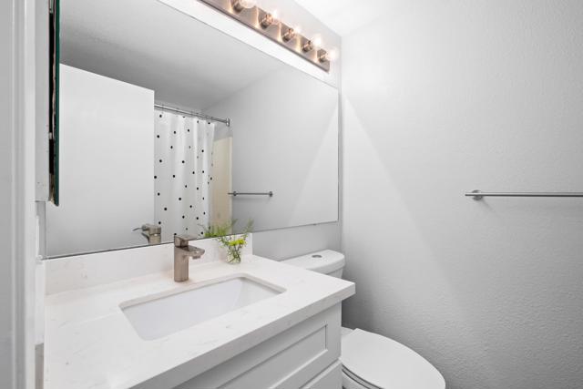 11325 Affinity Ct, San Diego CA: https://media.crmls.org/mediaz/bdd4daad-bcf1-4d23-94a0-af82cf962190.jpg