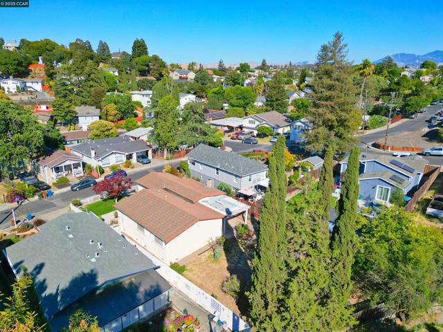 2156 MONTEREY AVENUE, Martinez CA: https://media.crmls.org/mediaz/bdd59c92-91a4-4f70-bb6f-c8f78033b14e.jpg