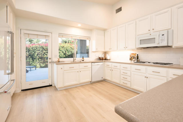 Image 10 of 38 For 45950 Spyglass Hill Street