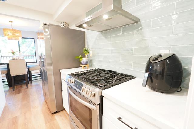 Image 11 of 29 For 19007 Mount Hood Way
