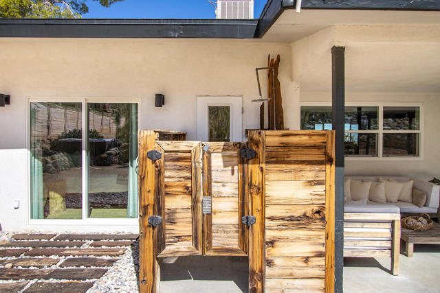 61093 Prescott Trail, Joshua Tree CA: https://media.crmls.org/mediaz/bdd73b58-eb87-4bf7-b70e-c3e3e25a0715.jpg