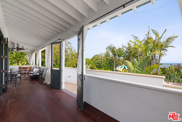 26799 Pacific Coast Highway, Malibu CA: https://media.crmls.org/mediaz/bdd7cd96-082d-40c9-95d8-1e2dc5e3467f.jpg