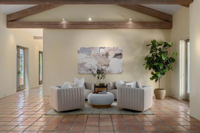 17716 Via De Fortuna, Rancho Santa Fe CA: https://media.crmls.org/mediaz/bdd82e45-e8d6-438e-8efa-e5558590570b.jpg