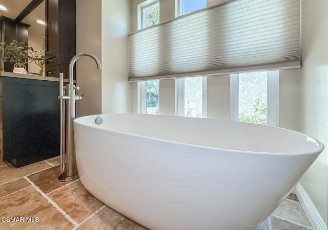 3331 Monte Carlo Drive, Thousand Oaks CA: https://media.crmls.org/mediaz/bdd83e1e-b075-4edf-b557-aba0d3ea1151.jpg