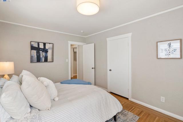 2806 Clay St, Alameda CA: https://media.crmls.org/mediaz/bdd8769a-3fd5-455d-940e-cb6b3a934d27.jpg