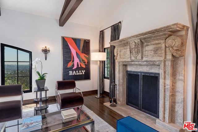 2420 Chislehurst Drive, Los Angeles CA: https://media.crmls.org/mediaz/bdd891aa-58c1-4fb0-bb9f-1f68d3af6a83.jpg