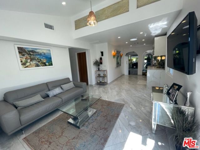 425 Sunridge Street, Playa del Rey CA: https://media.crmls.org/mediaz/bdd8a057-9058-4fab-a74c-6613c6e3ffd5.jpg