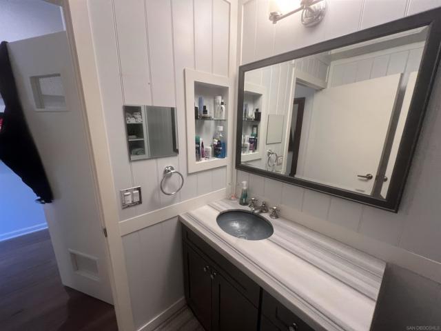 687 S Coast Highway, Encinitas CA: https://media.crmls.org/mediaz/bdd9bed0-a7f1-4845-b1b8-b1f8caa64986.jpg
