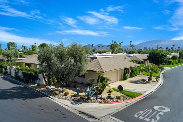 1 Cornell Drive, Rancho Mirage CA: https://media.crmls.org/mediaz/bdd9eecd-12d1-4509-9977-e79b1f9579f8.jpg
